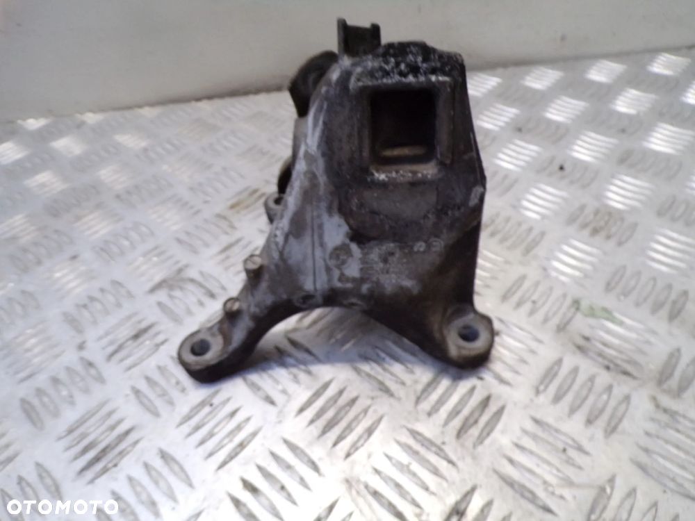 ŁAPA SILNIKA BMW G21 6876206 - 1