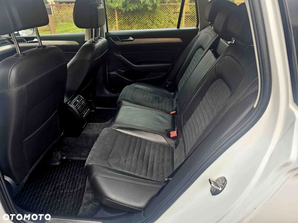 Volkswagen Passat Variant 2.0 TDI SCR 4Motion DSG Highline - 19