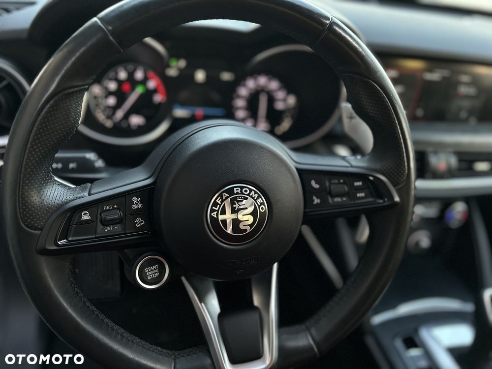 Alfa Romeo Stelvio - 12