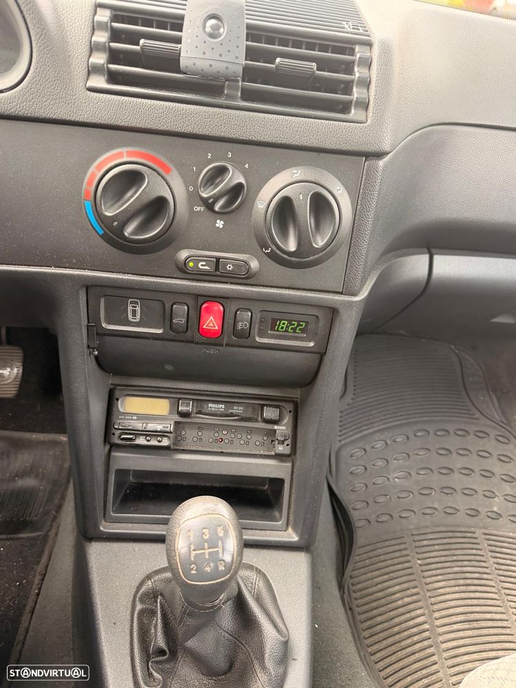 Alfa Romeo 146 1.4 Image - 10