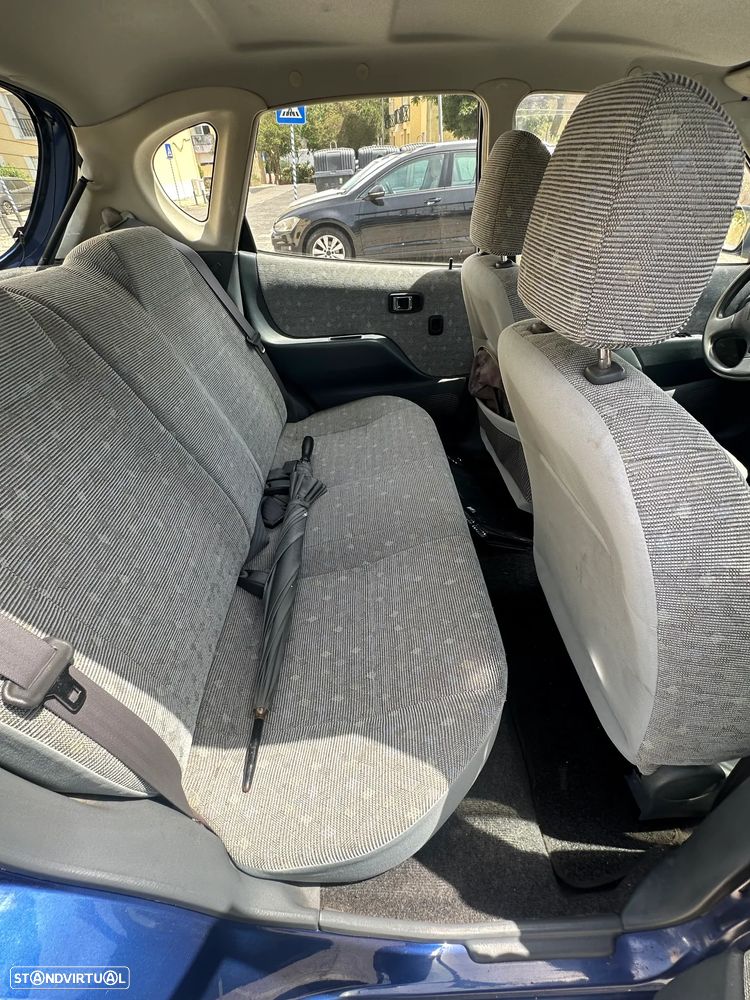 Daihatsu Sirion - 19