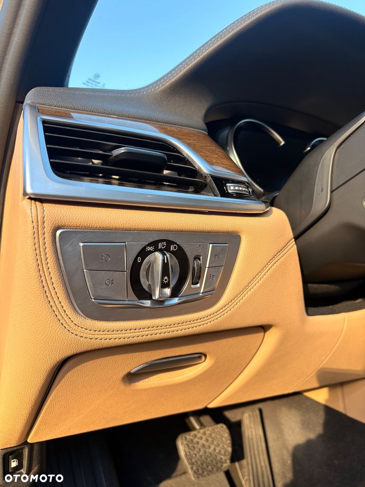 BMW Seria 7 740i - 11