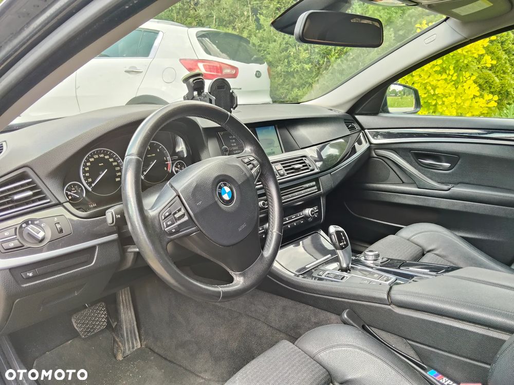 BMW Seria 5 525d xDrive - 9