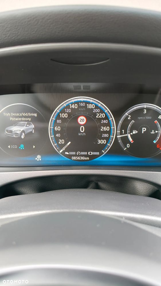 Jaguar F-Pace - 34