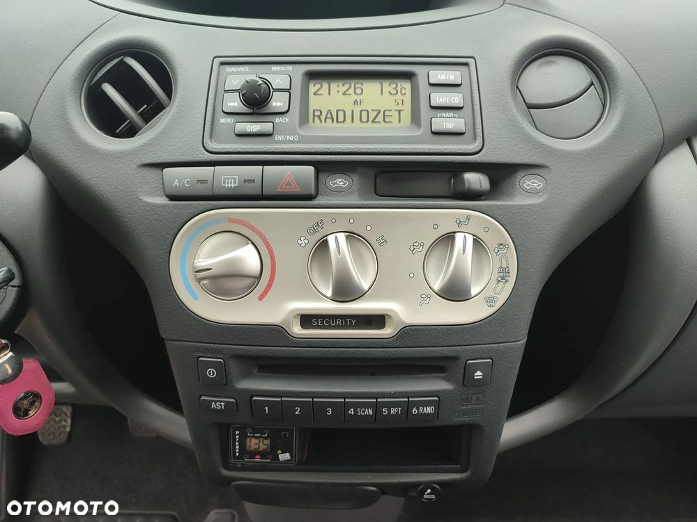 Toyota Yaris 1.3 VVT-i Team - 20