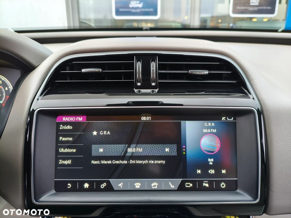 Jaguar XE 2.0 T Prestige - 23