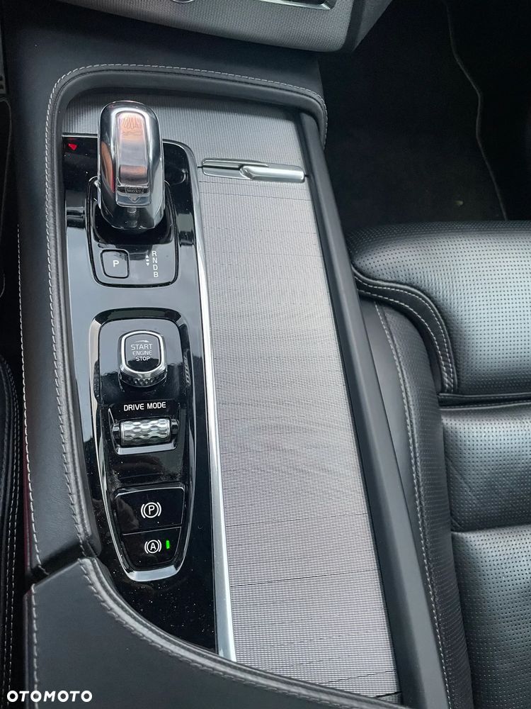 Volvo XC 90 T8 AWD Plug-In Hybrid R-Design 7os - 13