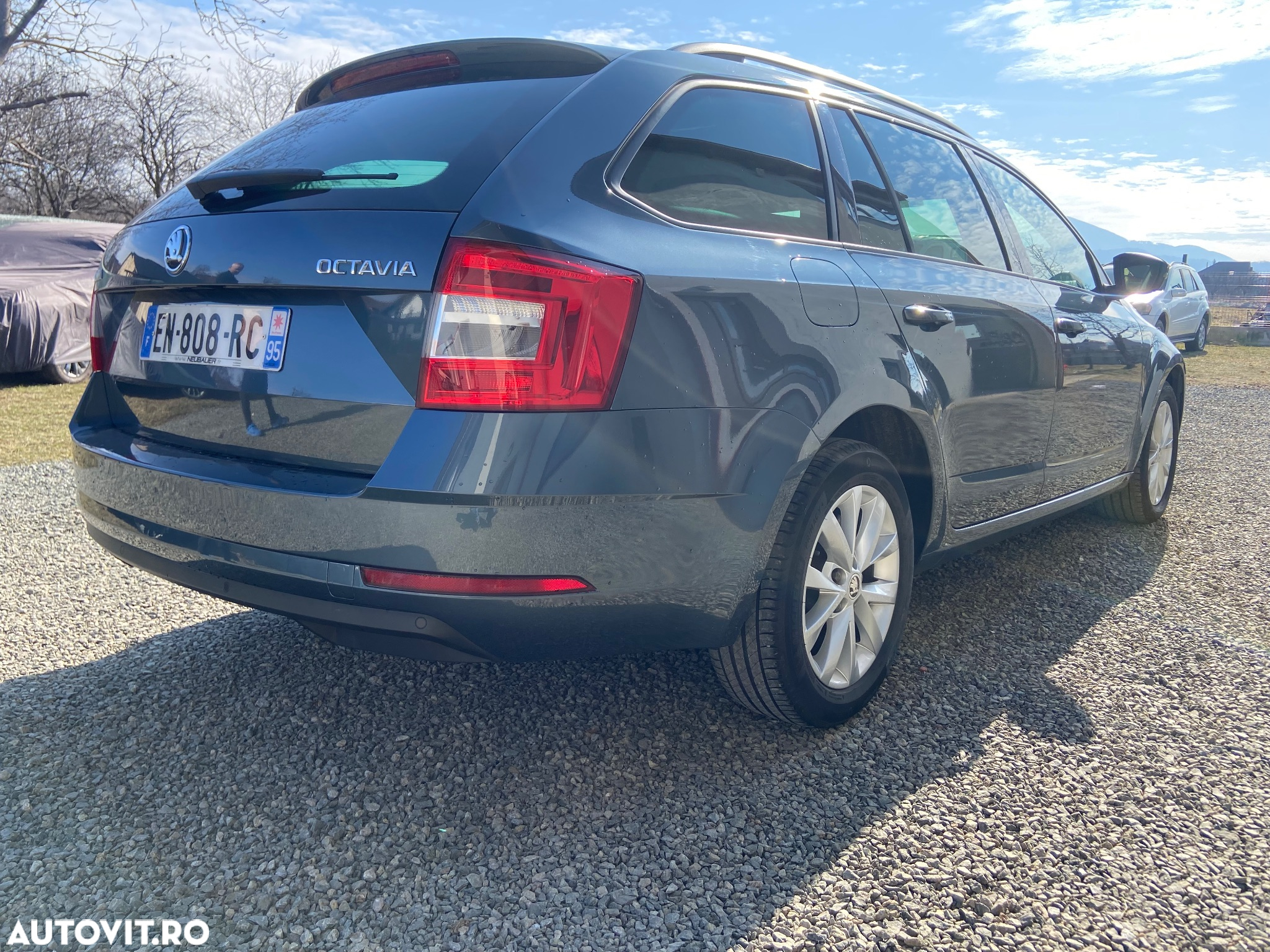 Skoda Octavia Combi Diesel 1.6 TDI DSG Ambition - 4