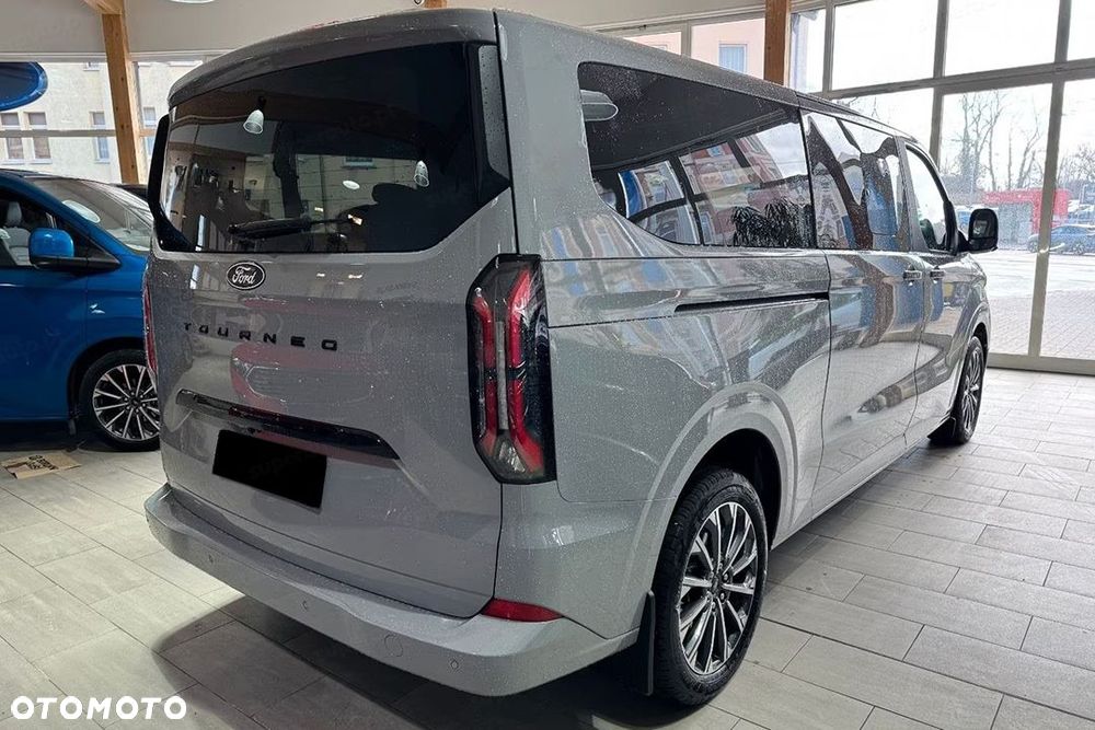 Ford Tourneo Custom - 9