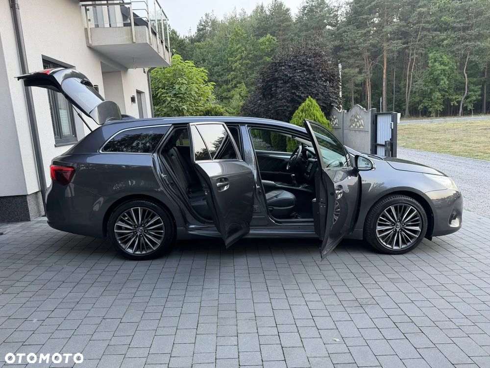 Toyota Avensis 1.8 Premium - 21