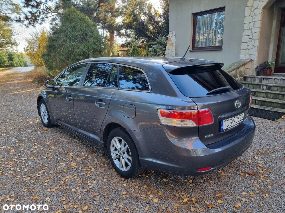 Toyota Avensis 2.0 D-4D Premium - 10