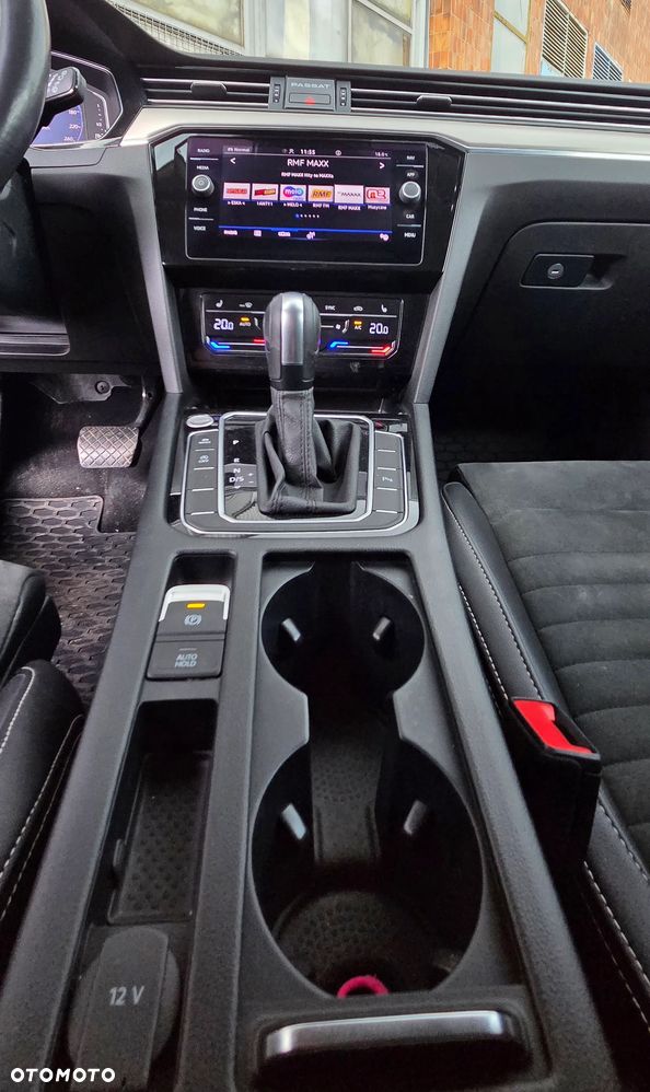 Volkswagen Passat 2.0 TDI Elegance DSG - 23