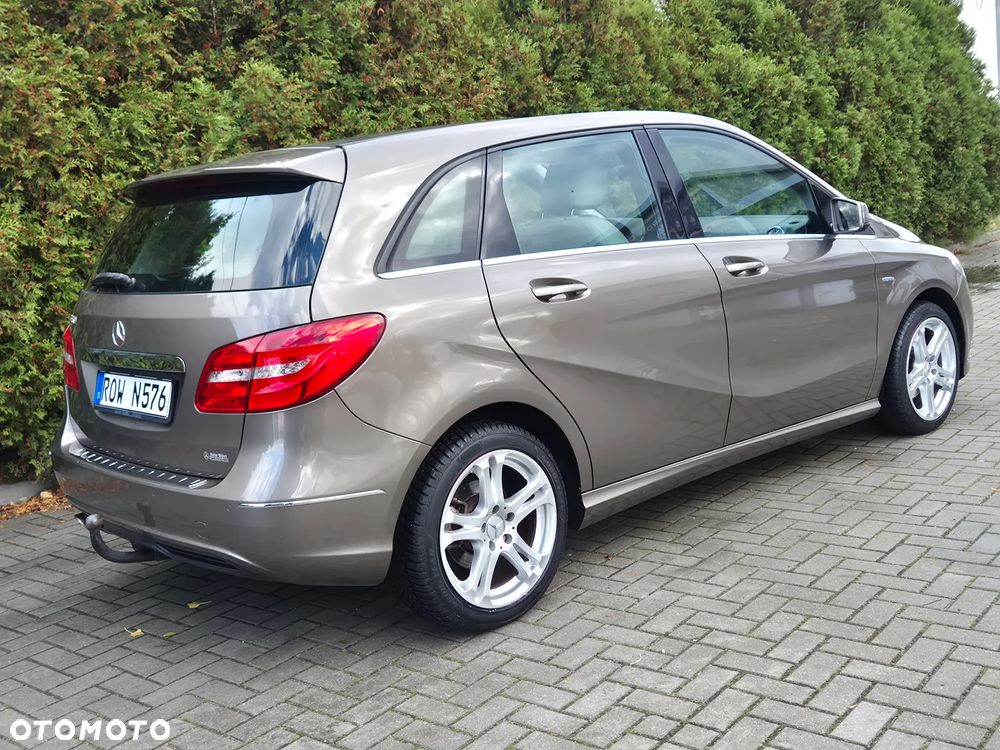 Mercedes-Benz Klasa B 180 7G-DCT UrbanStyle Edition - 12