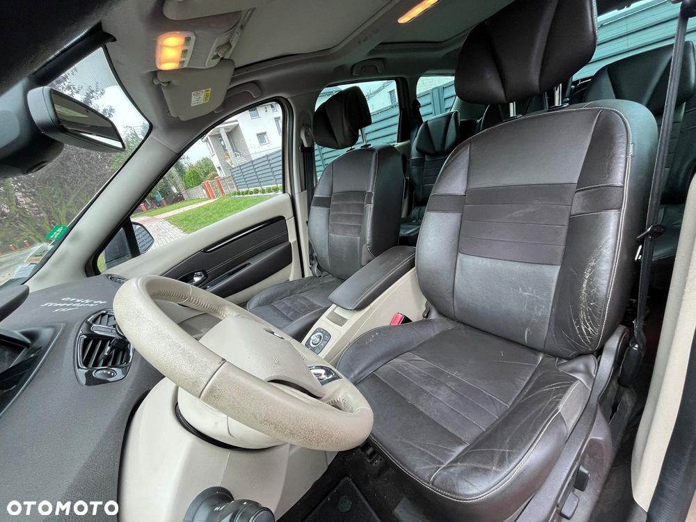 Renault Grand Scenic - 11