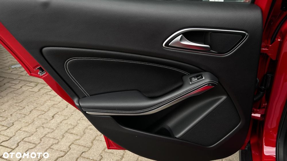 Mercedes-Benz GLA - 25