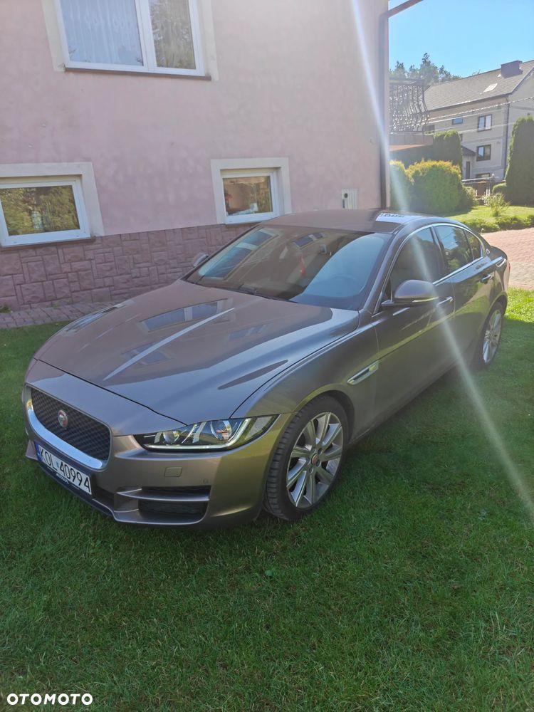 Jaguar XE 2.0 T Prestige - 2