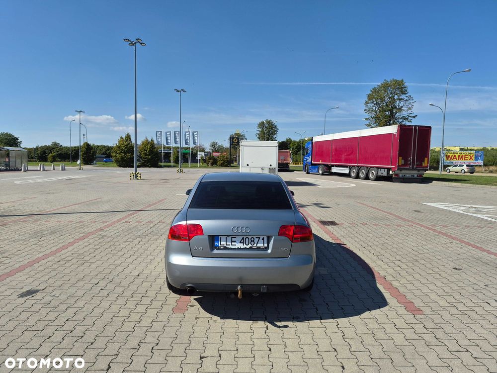 Audi A4 Limousine - 4