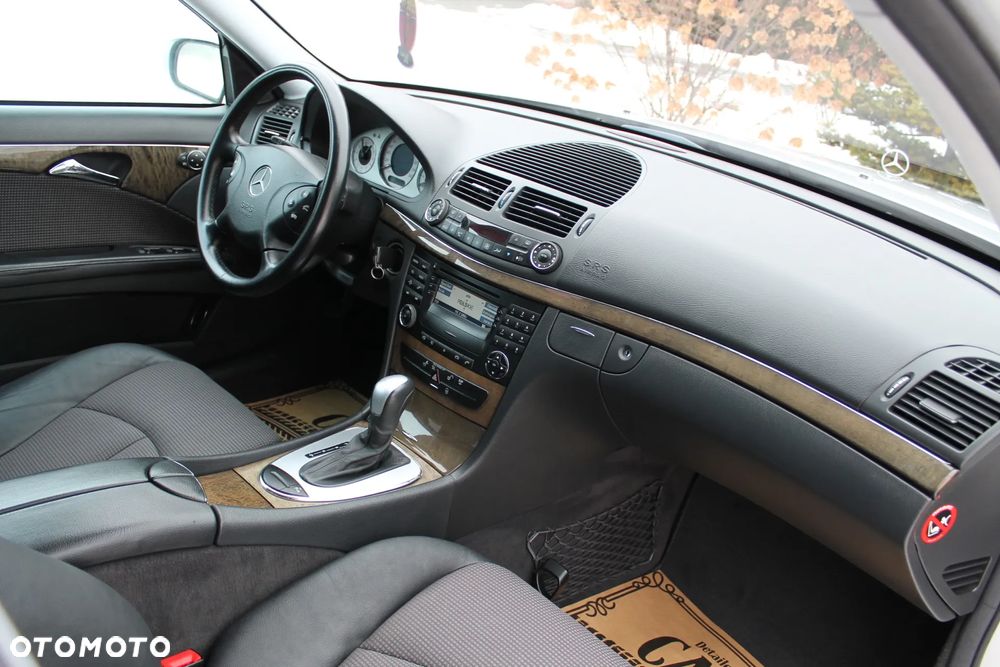 Mercedes-Benz Klasa E 240 4Matic Avantgarde - 21