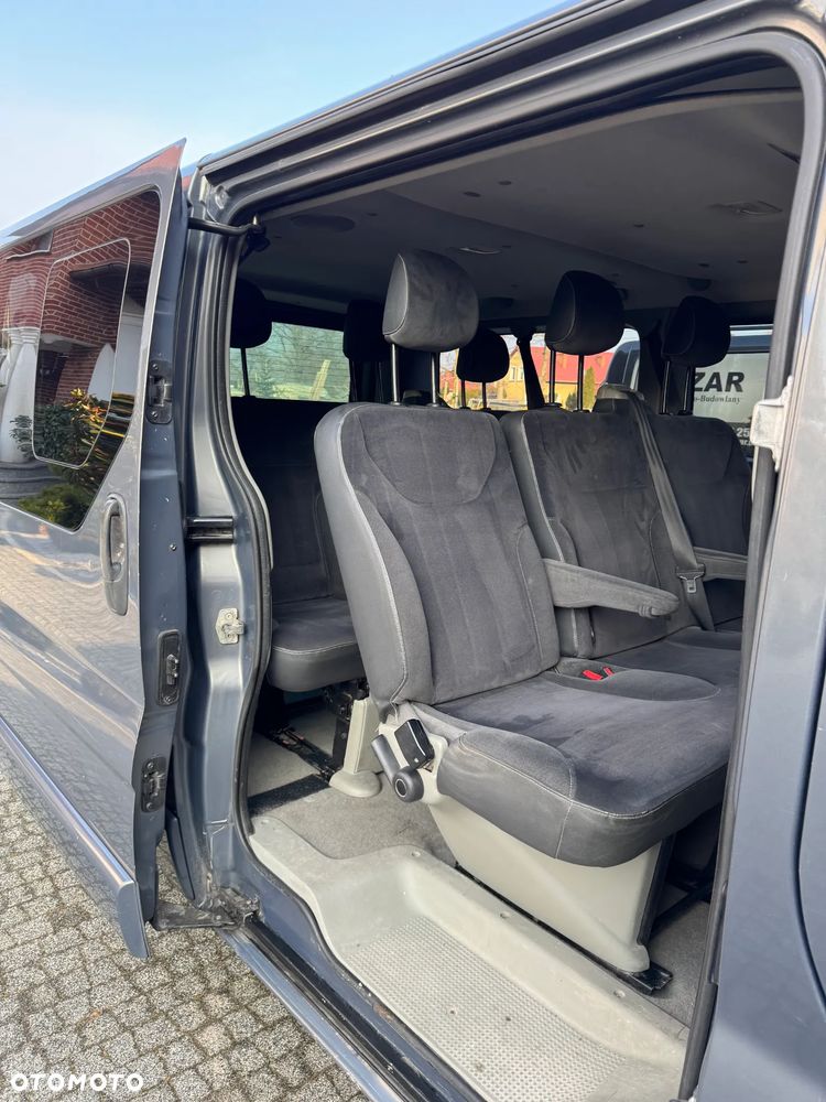 Renault Trafic Grand Passenger Black Edition - 16