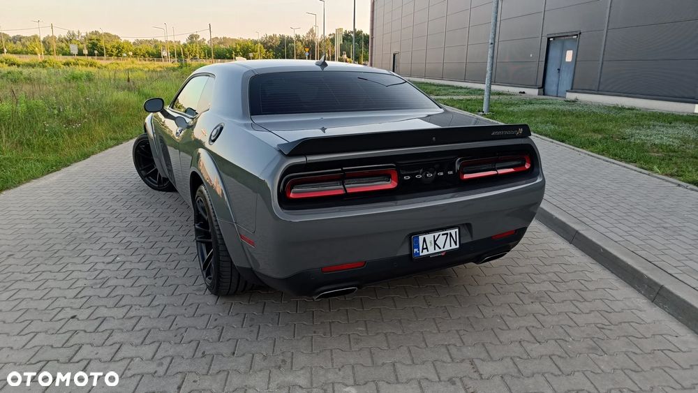 Dodge Challenger - 4