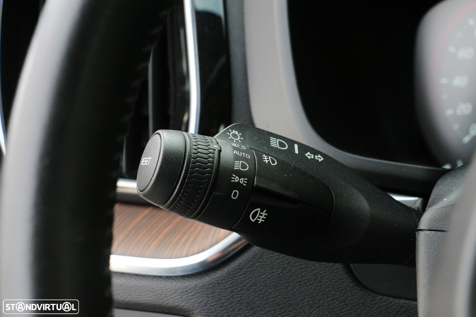 Volvo XC 60 2.0 T8 PHEV Momentum AWD - 42