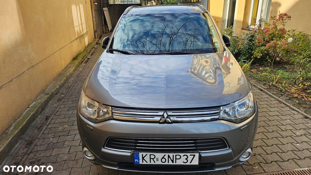 Mitsubishi Outlander 2.0 4WD Plug-In Hybrid Plus - 16