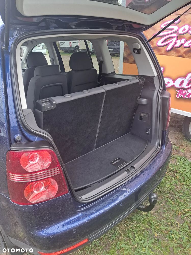 Volkswagen Touran 1.4 TSI Conceptline DSG - 11