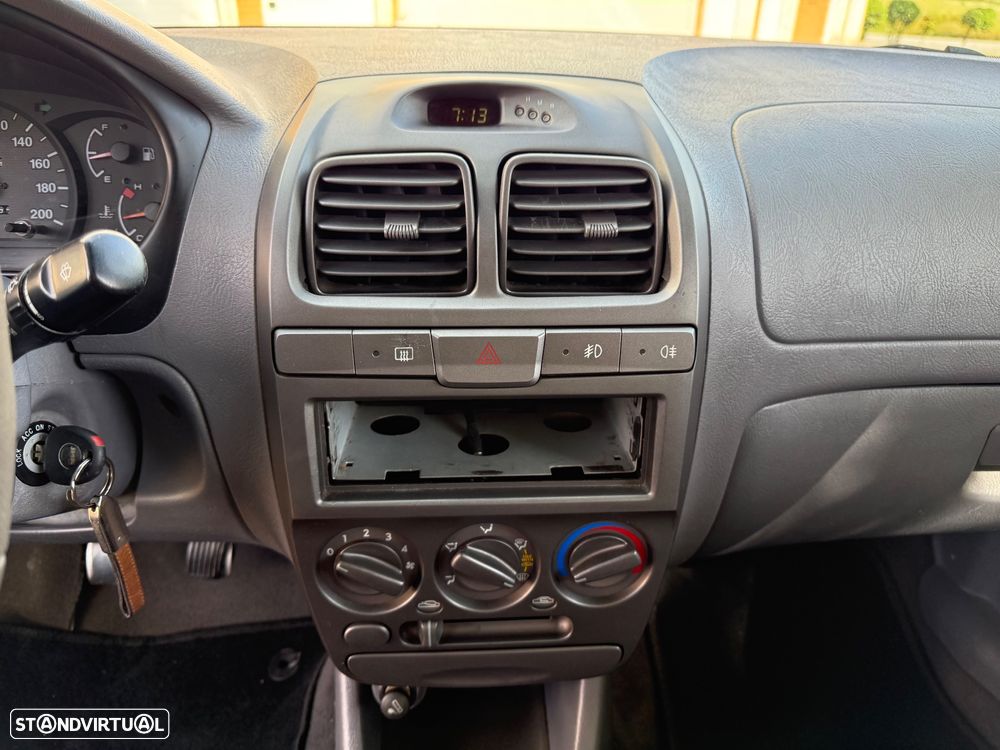 Hyundai Accent 1.3 GLS - 19