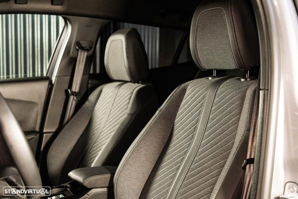 Peugeot e-2008 54 kWh Allure - 40