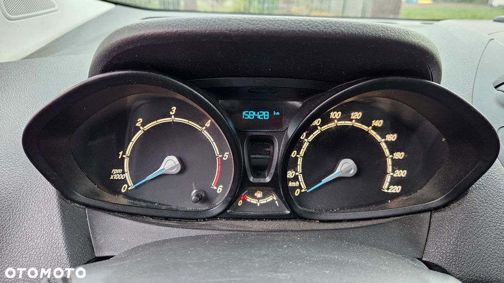 Ford Transit Courier - 31