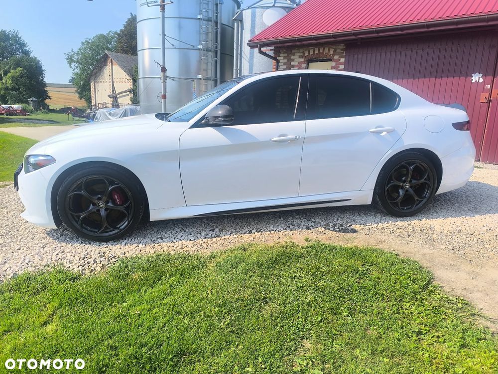Alfa Romeo Giulia 2.0 Turbo 16V AT8-Q4 Ti - 9
