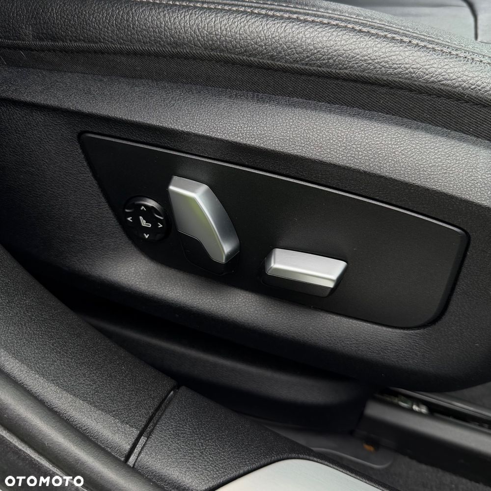 BMW Seria 7 740Li - 29