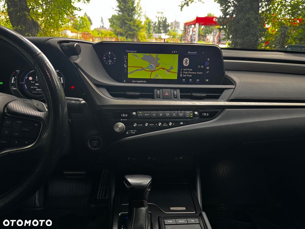 Lexus ES 300h F Sport - 16