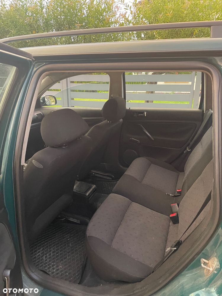 Volkswagen Passat 1.6 - 5
