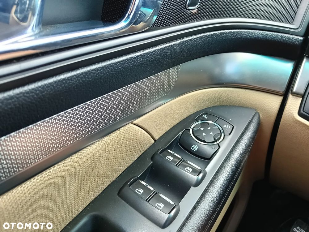 Ford Explorer - 26