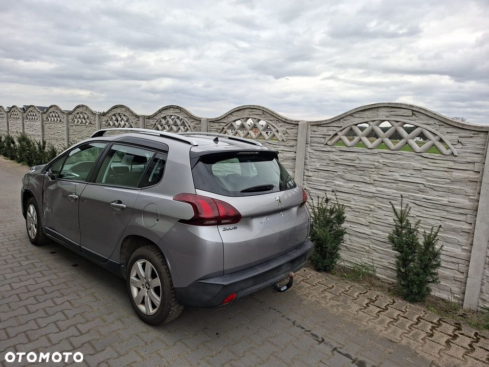 Peugeot 2008 BlueHDi 100 STOP & START Style - 18