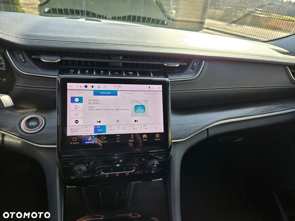 Jeep Grand Cherokee - 26