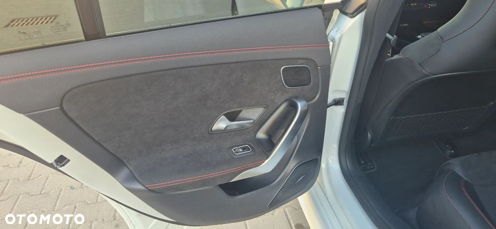 Mercedes-Benz CLA 250 e 8G-DCT AMG Line - 16
