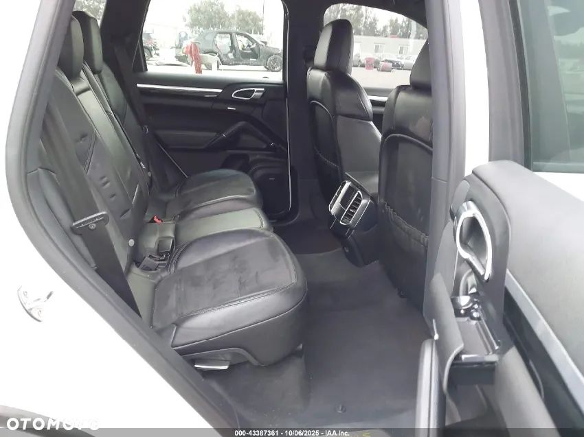 Porsche Cayenne - 8