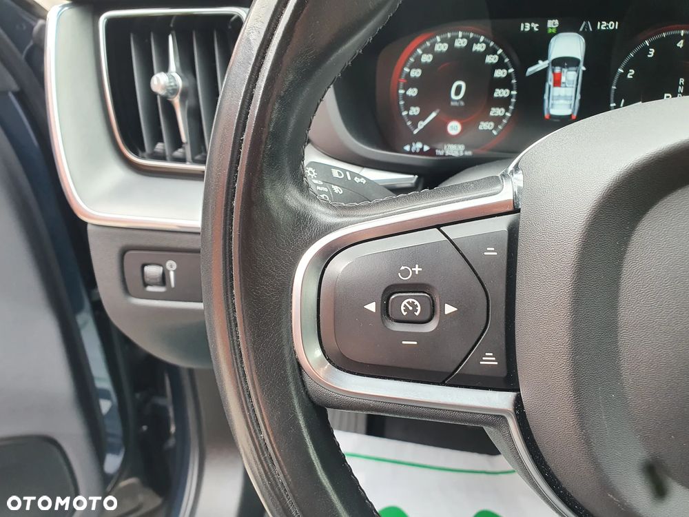 Volvo XC 60 B4 B Geartronic Momentum Pro - 22