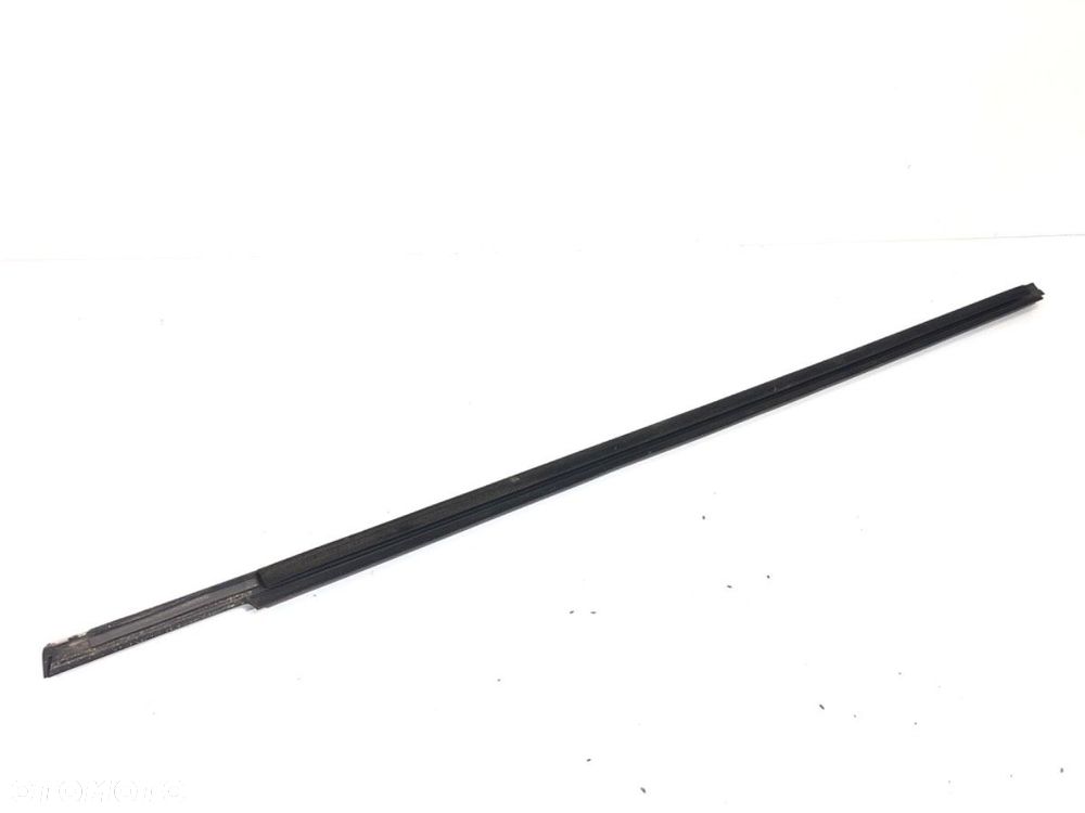 LISTWA ZGARNIAJĄCA PRZÓD PRAWY  MERCEDES-BENZ KLASA GLK (X204) 2008 - 2015 220 CDI 4-matic - 2