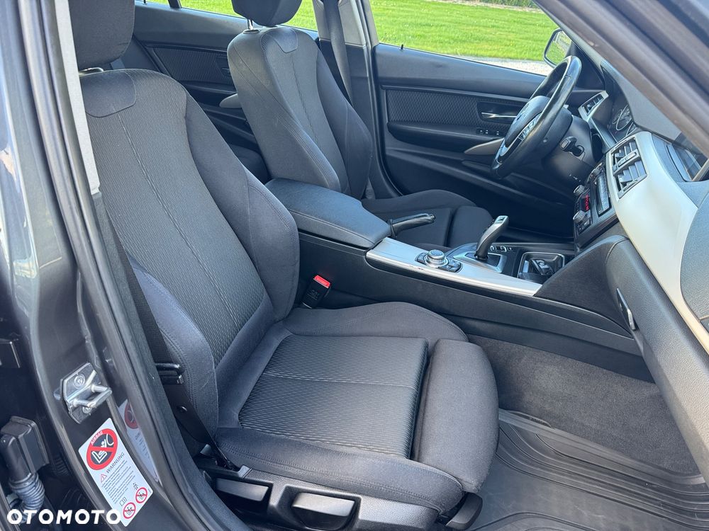 BMW Seria 3 318d Sport Line - 30