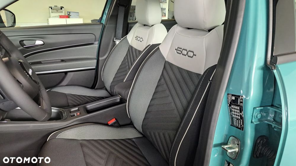 Fiat 600 1.2 Turbo Icon eDCT - 6