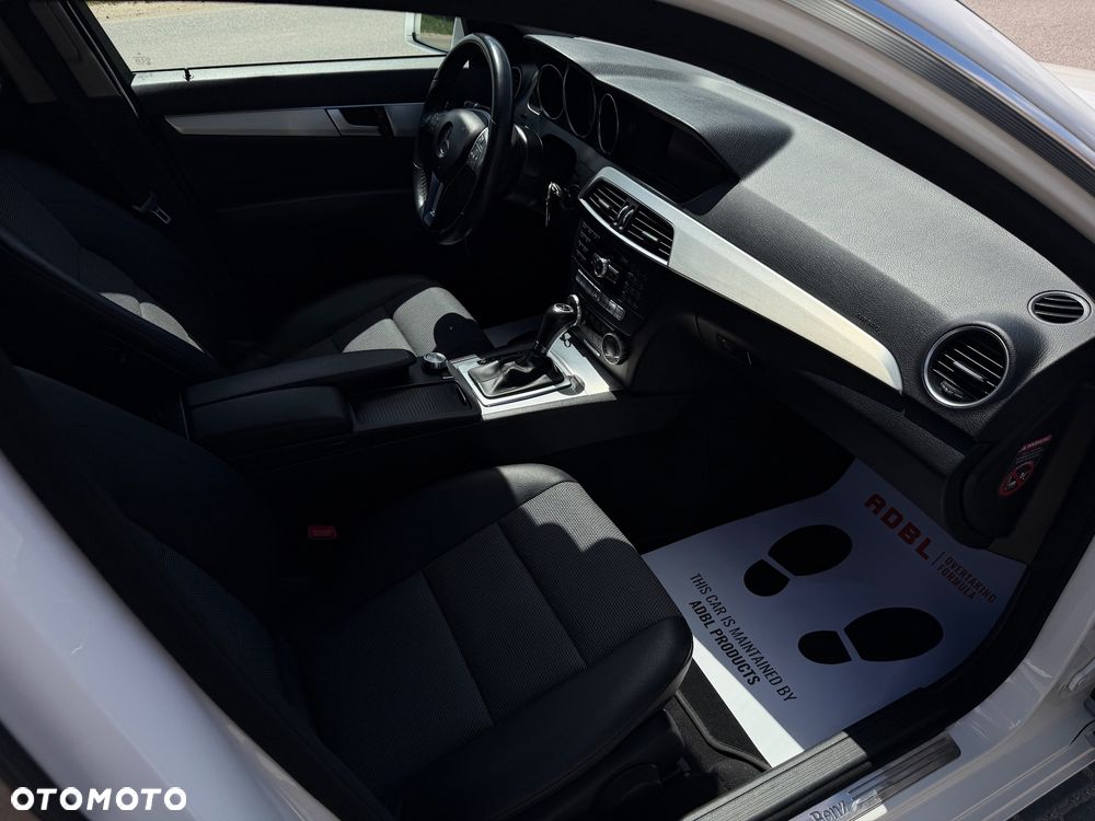 Mercedes-Benz Klasa C 220 CDI 7G-TRONIC Avantgarde Edition - 17