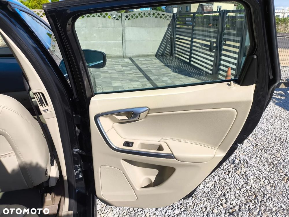 Volvo XC 60 D4 AWD Geartronic Summum - 24