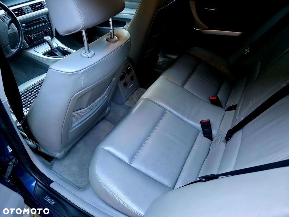 BMW Seria 3 325i - 11