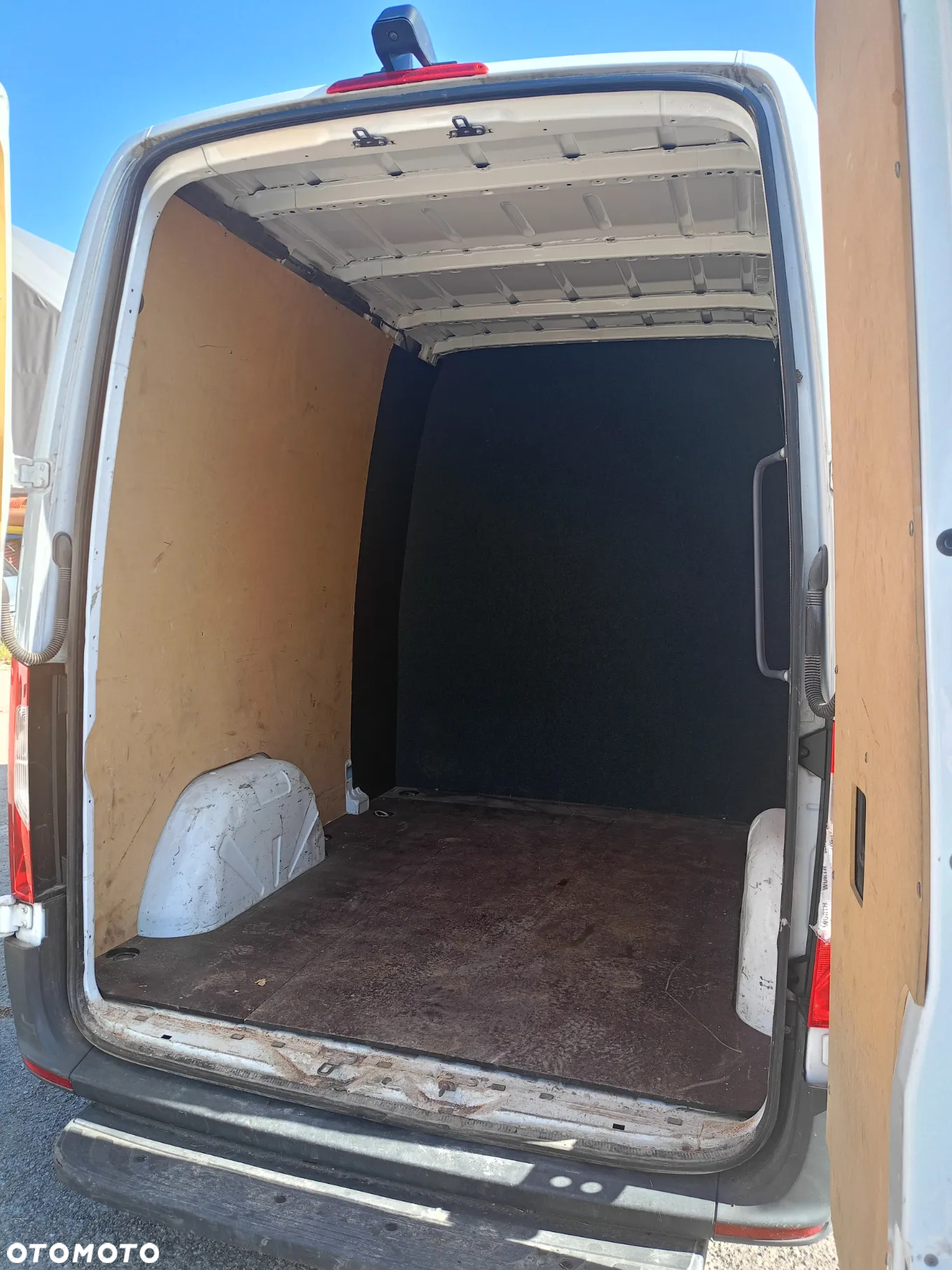 Mercedes-Benz Sprinter - 11