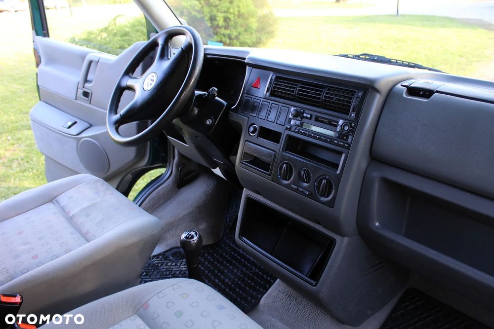 Volkswagen Caravelle GL - 33