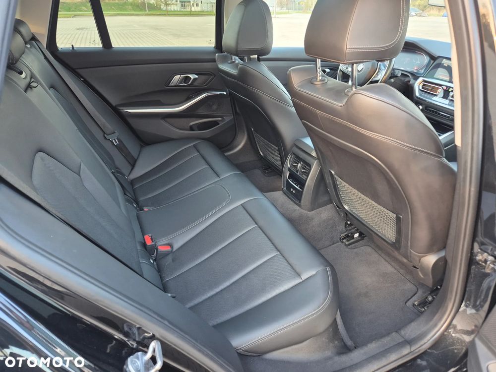 BMW Seria 3 320d xDrive MHEV Luxury Line - 21