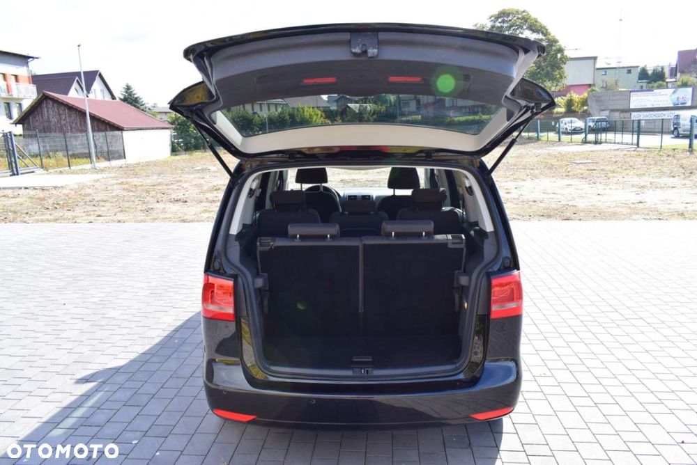 Volkswagen Touran - 12